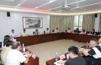 省作协调研组赴湛江调研文学工作 推动打造“心灵港湾”“文学港湾”“人才港湾”